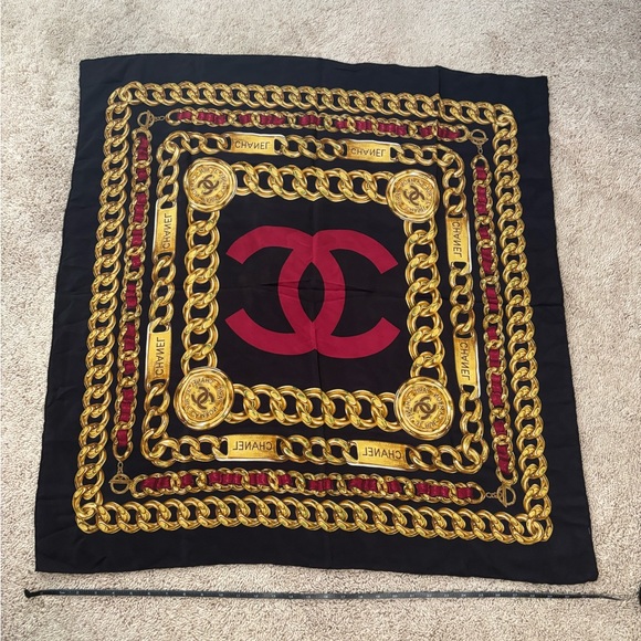 Chanel 31 Rue Cambon Paris Chain Link Black and Burgundy Scarf - Picture 7 of 8